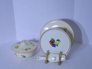 lot 137 image: Vintage kitchenware (rack not incud...
