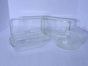lot 142 image: Vintage Pyrex baking dishes...
