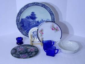 lot 130 image: Vintage Blue depression glassware, ...