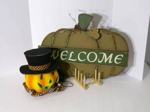 lot 82 image: Halloween Decor plug-in jack...
