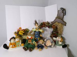 lot 85 image: Halloween Decor ...