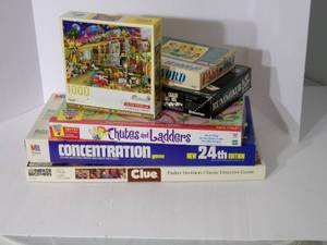 lot 90 image: Misc Lot of games, puzzle...