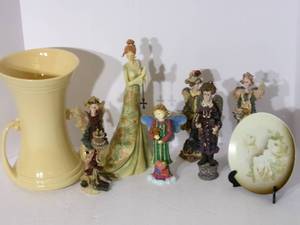 lot 91 image: Vintage USA vase, figurines, stone ...