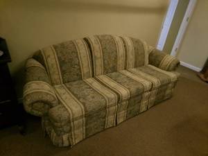 lot 94 image: Clean Couch ...