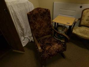 lot 95 image: Antique rocky chair...