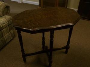 lot 96 image: VIntage Wooden small parlor tables...