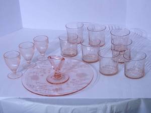 lot 119 image: Pink Depression glassware...