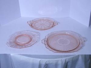 lot 121 image: Pink Depression glassware...