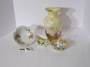 lot 38 image: Vintage Hull Vase, sweet ceramic ki...