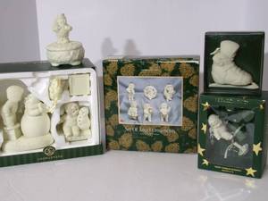 lot 43 image: Lot of Snow Babies...