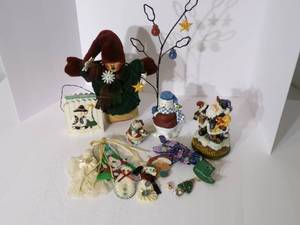 lot 44 image: Lot of Christmas...