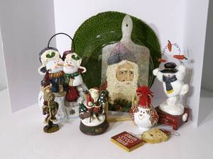 lot 46 image: Lot Of Christmas wood rack not incl...