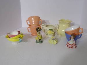 lot 49 image: Vintage Figurines, Redwing sugar bo...