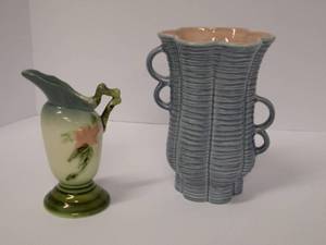 lot 5 image: Blue Redwing vase 7 tall #1111, Hu...