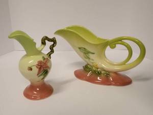 lot 7 image: Hull Vases W-6 6 12 tsll, W-10-11...