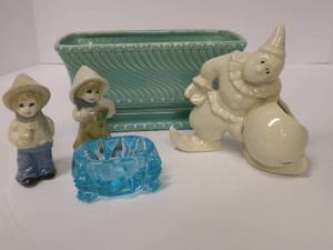 lot 9 image: Misc Ceramic Blue McCoy planter...