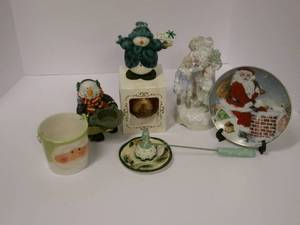 lot 11 image: lot of Christmas...
