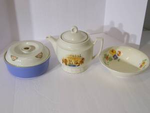 lot 21 image: Halls ovenware bowl, ceramic Royal...