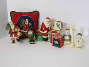 lot 29 image: lot of Christmas...