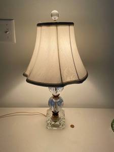 lot 9 image: Vintage St Clair Style Art Glass Paperweight Lamp with Floral Design