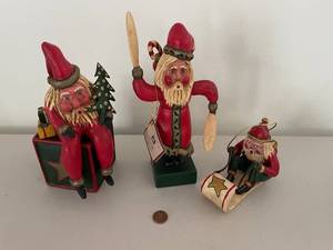 lot 30 image: Set of 3 Jauquet Style Santa Claus Figurines