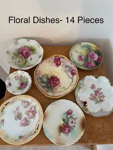 lot 46 image: Set of 14 Vintage Floral Porcelain Dishes - Bavaria West Germany