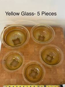 lot 51 image: Set of 5 Vintage Federal Glass Depression Ribbed Golden Glow Footed Mixing Bowls