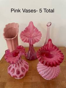 lot 58 image: Set of 5 Vintage Pink Art Glass Vases including Fenton Jack in the Pulpit Vases and a Abingdon Vase in Pink