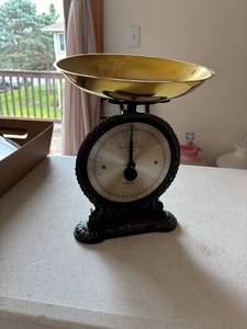 lot 69 image: Vintage Salter Family Scale No. 45 with Brass Bowl