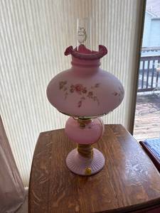 lot 84 image: Vintage Aladdin Hand Painted Fenton Grand Vertique Kerosene Lamp with Pink Floral Design