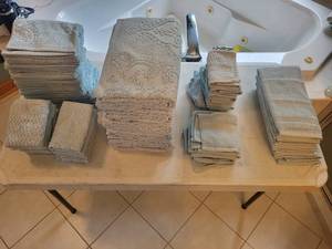 lot 91 image: Set of Light Blue Bathroom Towels and Washcloths