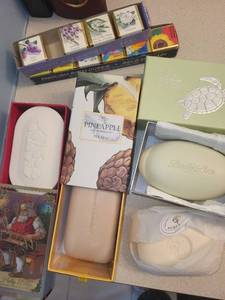 lot 96 image: Assorted Set of Luxury Bath Soaps and Bath Cubes