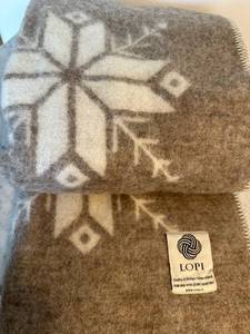 lot 107 image: Lopi Icelandic Pure Wool Blanket with Nordic Design