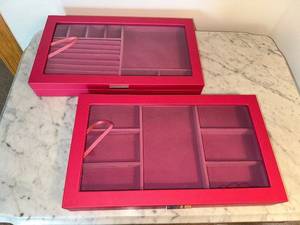 lot 113 image: Set of 2 Large Pink Velvet Jewelry Boxes with Glass Lids