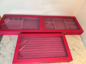lot 114 image: Set of 3 Pink Jewelry Display Trays with Compartments