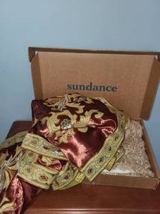 lot 115 image: Elegant Set of Dresser Runners in Gold and Grey Tones