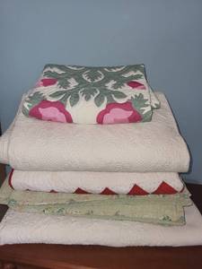 lot 117 image: Collection of 5 Vintage Patchwork Etc Quilts