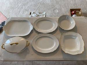 lot 123 image: Set of 6 Vintage Bavaria Porcelain Serving Dishes with Gilt Details