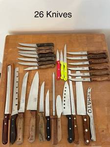 lot 135 image: Set of 26 Assorted Kitchen Knives and Sharpening Steel