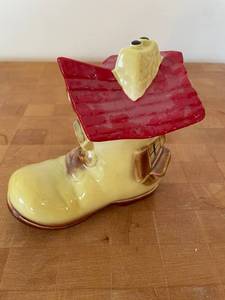 lot 138 image: Vintage Ceramic Boot Shaped House Bank