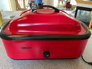 lot 141 image: Nesco 18-Quart Red Roaster Oven