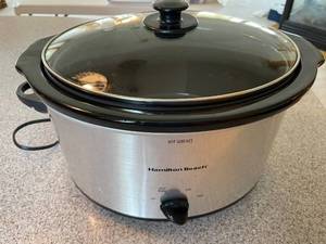 lot 144 image: Hamilton Beach Slow Cooker with Three Heat Settings