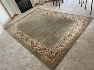 lot 181 image: 94 x 134 Traditional Floral Area Rug in Soft Tones