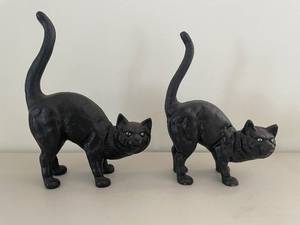 lot 182 image: Set of 2 Cast Iron Black Cat Door Stops Collectibles