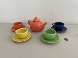 lot 185 image: Colorful Childrens Ceramic Tea Set with Teapot and 4 Cups