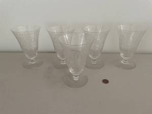 lot 188 image: Set of 5 Vintage Floral Etched Glass Goblets