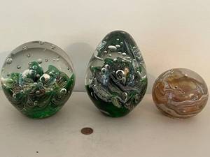 lot 206 image: Collection of 3 Handcrafted Art Glass Paperweights