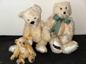 lot 223 image: Collection of 3 Steiff and Canterbury Bears
