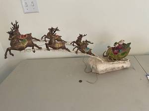 lot 245 image: Festive Santa Sleigh and 6 Reindeer Figurine Set