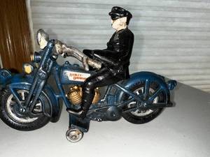 lot 265 image: Vintage Cast Iron Harley Davidson Police Motorcycle Toy